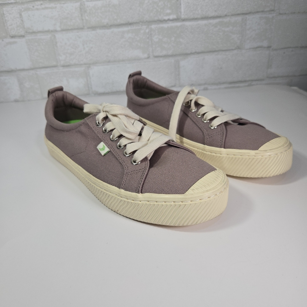 Cariuma sneakers‎